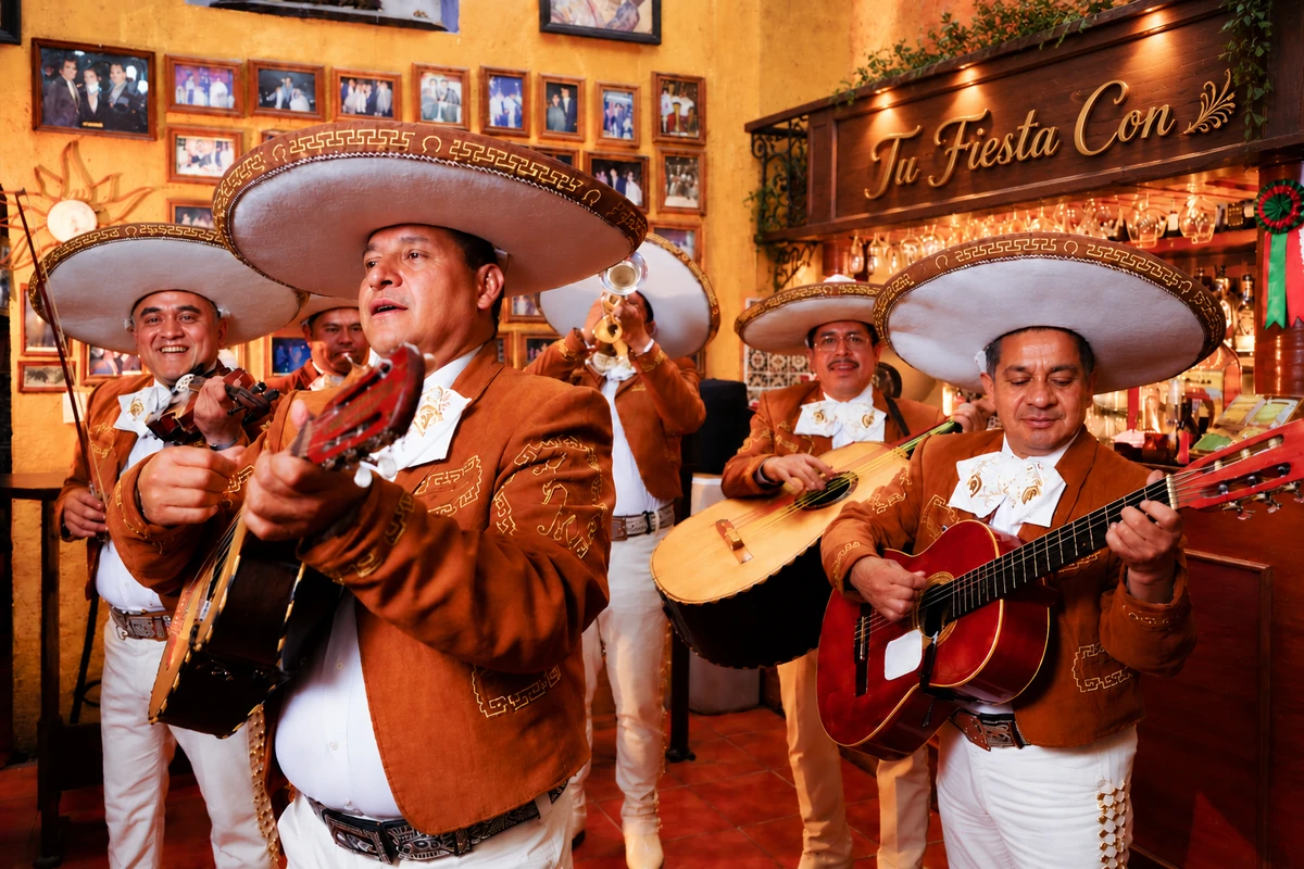 Mariachis en presentación musical — Tu Fiesta Con