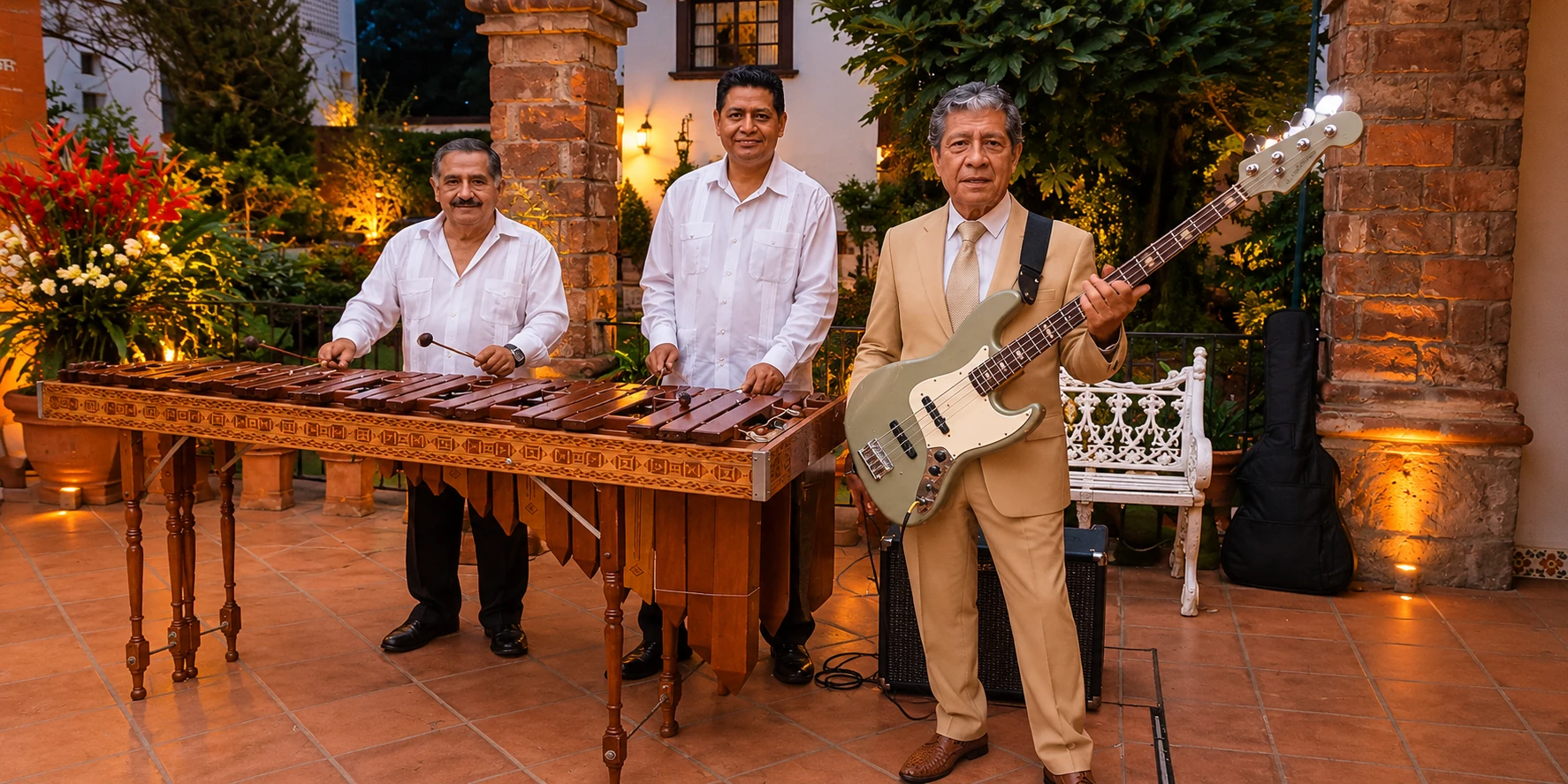 Músicos con marimba y bajo eléctrico en presentación
